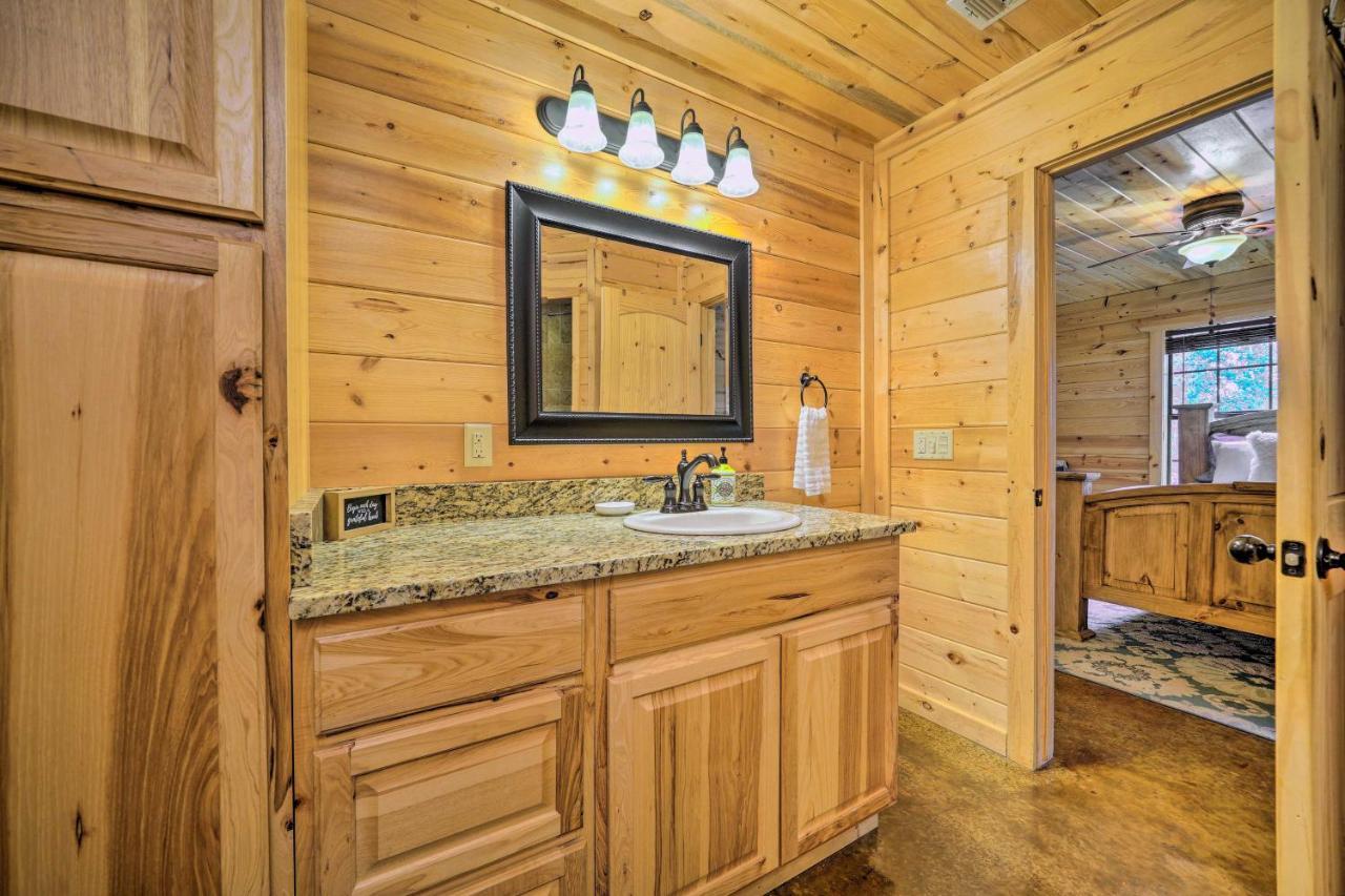 Cabin With Hot Tub And Games, 4 Mi To Beavers Bend! โบรคเคนโบว์ ภายนอก รูปภาพ
