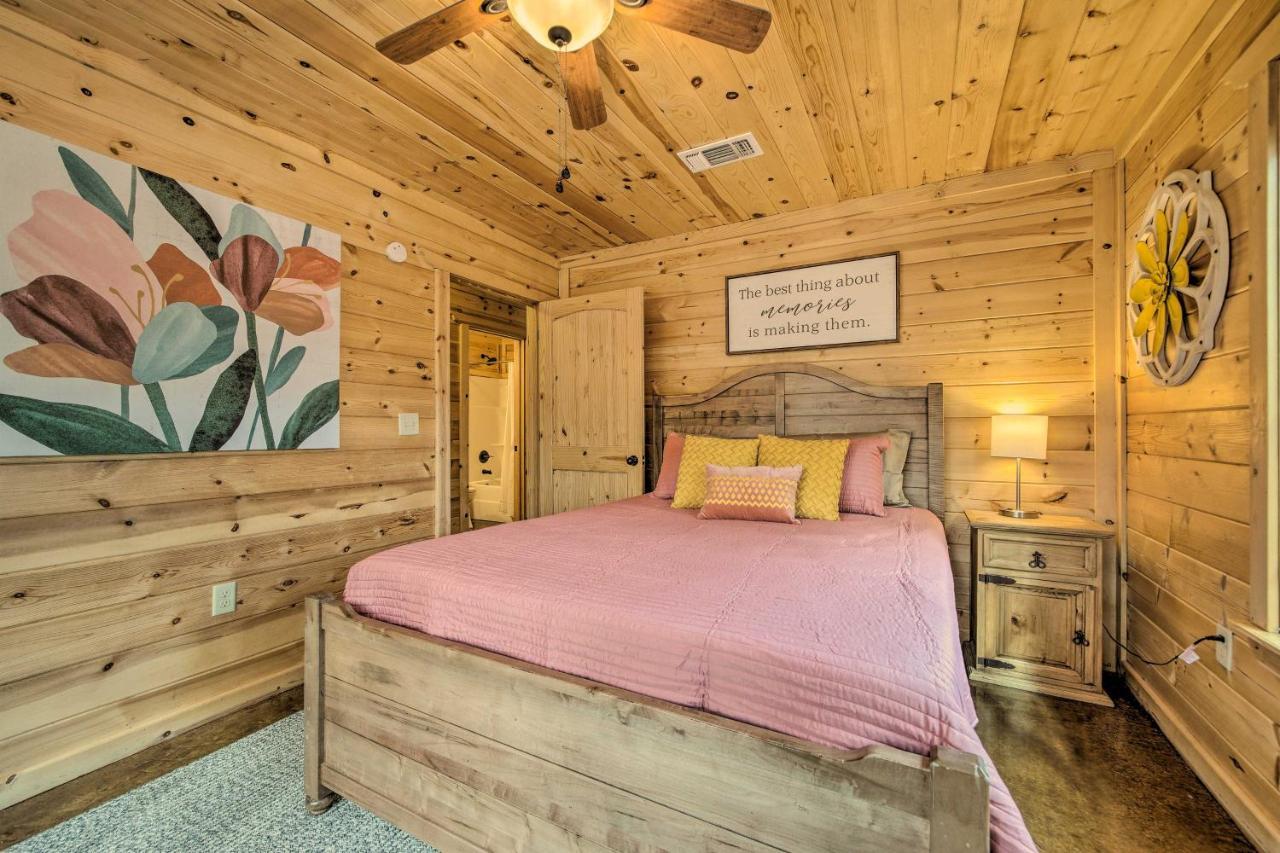 Cabin With Hot Tub And Games, 4 Mi To Beavers Bend! โบรคเคนโบว์ ภายนอก รูปภาพ