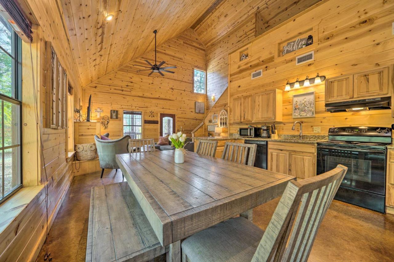Cabin With Hot Tub And Games, 4 Mi To Beavers Bend! โบรคเคนโบว์ ภายนอก รูปภาพ