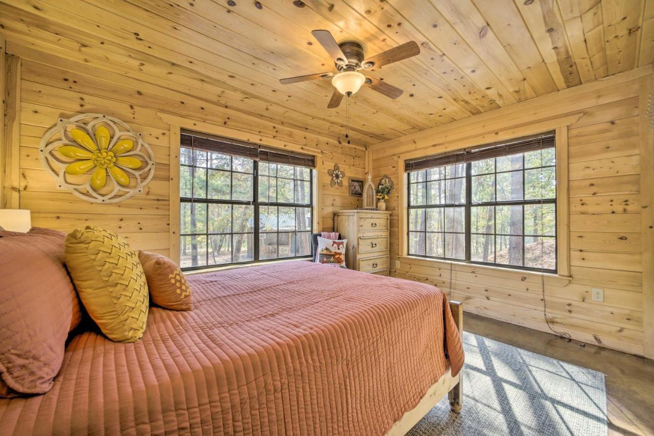 Cabin With Hot Tub And Games, 4 Mi To Beavers Bend! โบรคเคนโบว์ ภายนอก รูปภาพ